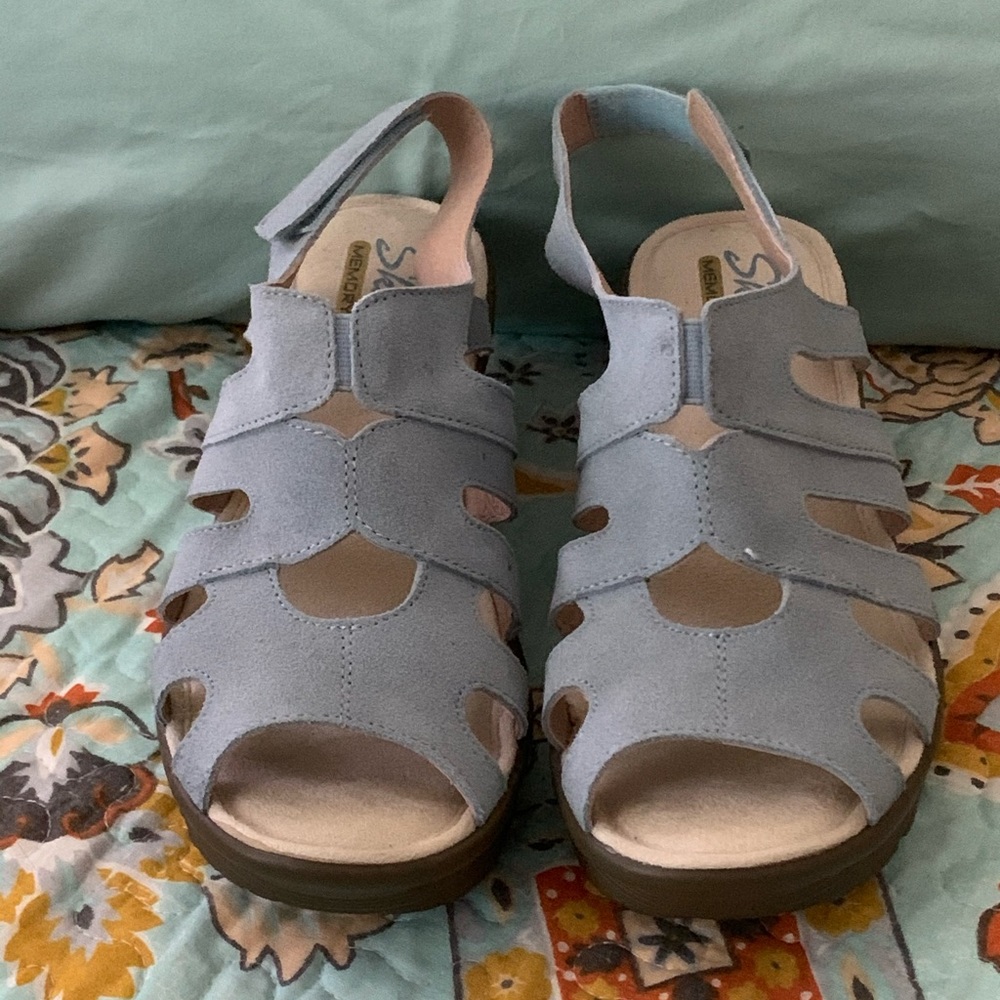 Skechers Suede wedge sandal